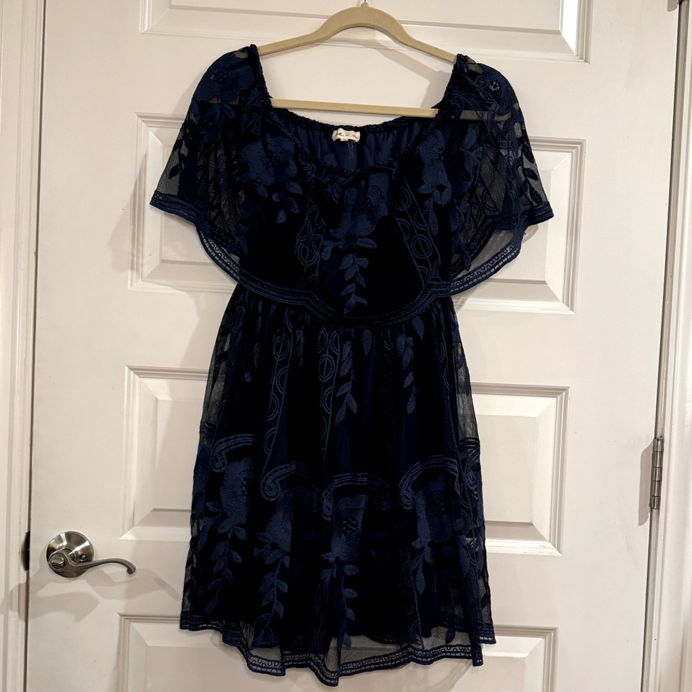 Off Shoulder Floral Embossed Lace Dressed